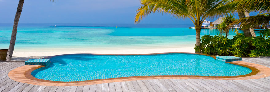 Piscine avec plage en caoutchouc